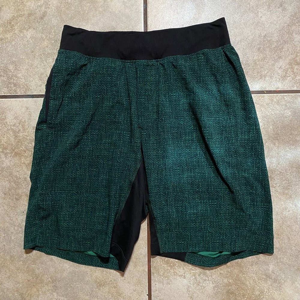 Lululemon Men's Shorts Geometric Print Elastic Band Drawstring Size Small
